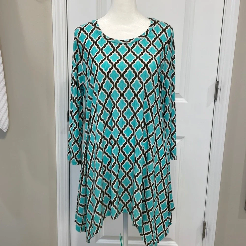 Purchased via on line boutique. No tag inside. Fits like a Large - Picture 1 of 3